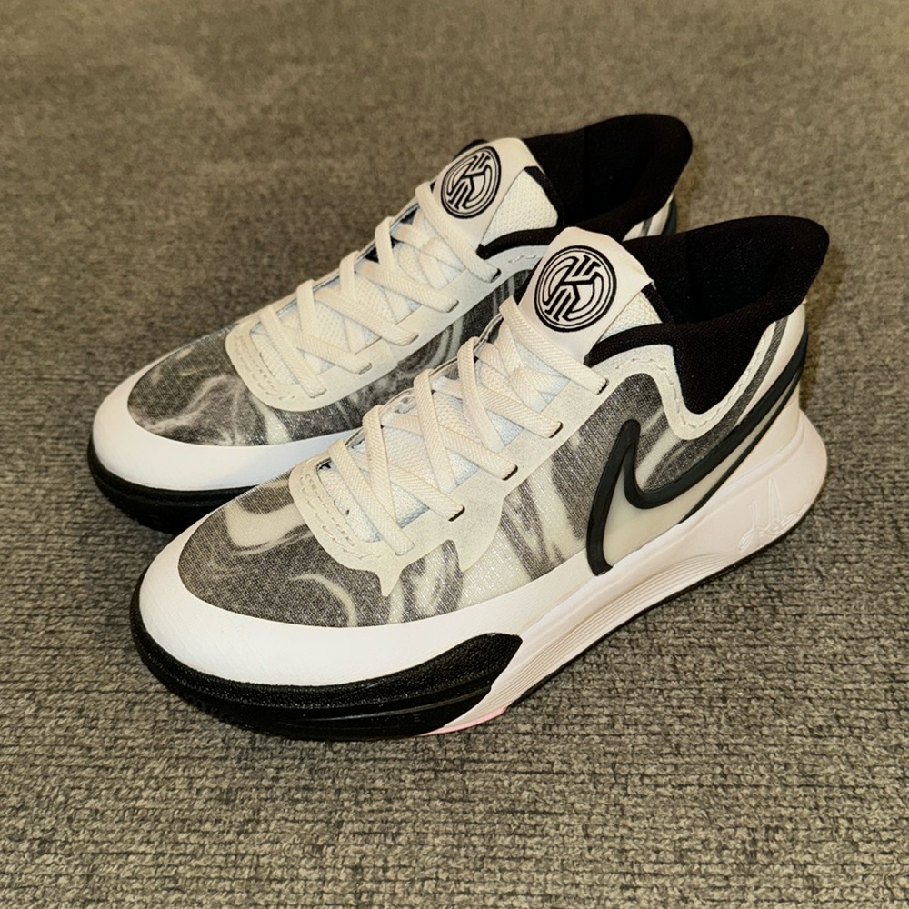Nike Kyrie 8 GO (PS)
